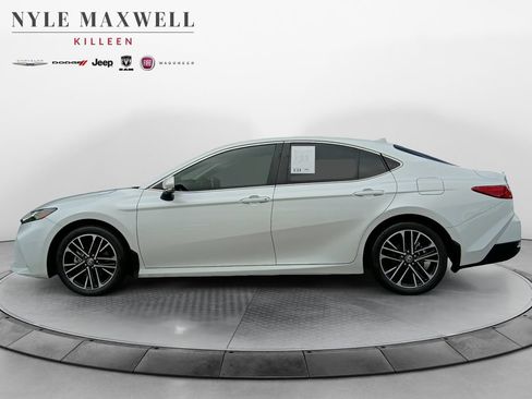 Used 2025 Toyota Camry XLE FWD image 13