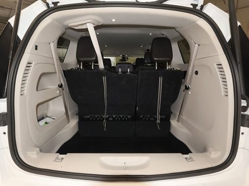 Used 2024 Chrysler Pacifica Touring-L image 21