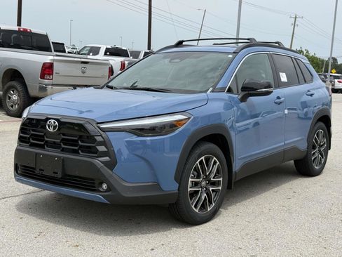 Used 2026 Toyota Corolla Cross XLE FWD image 2