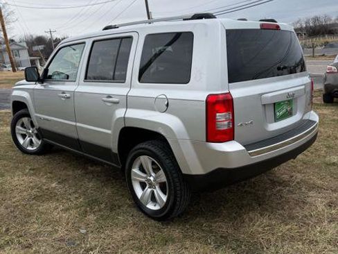 Used 2011 Jeep Patriot Latitude w/ Sun/Sound Group image 5