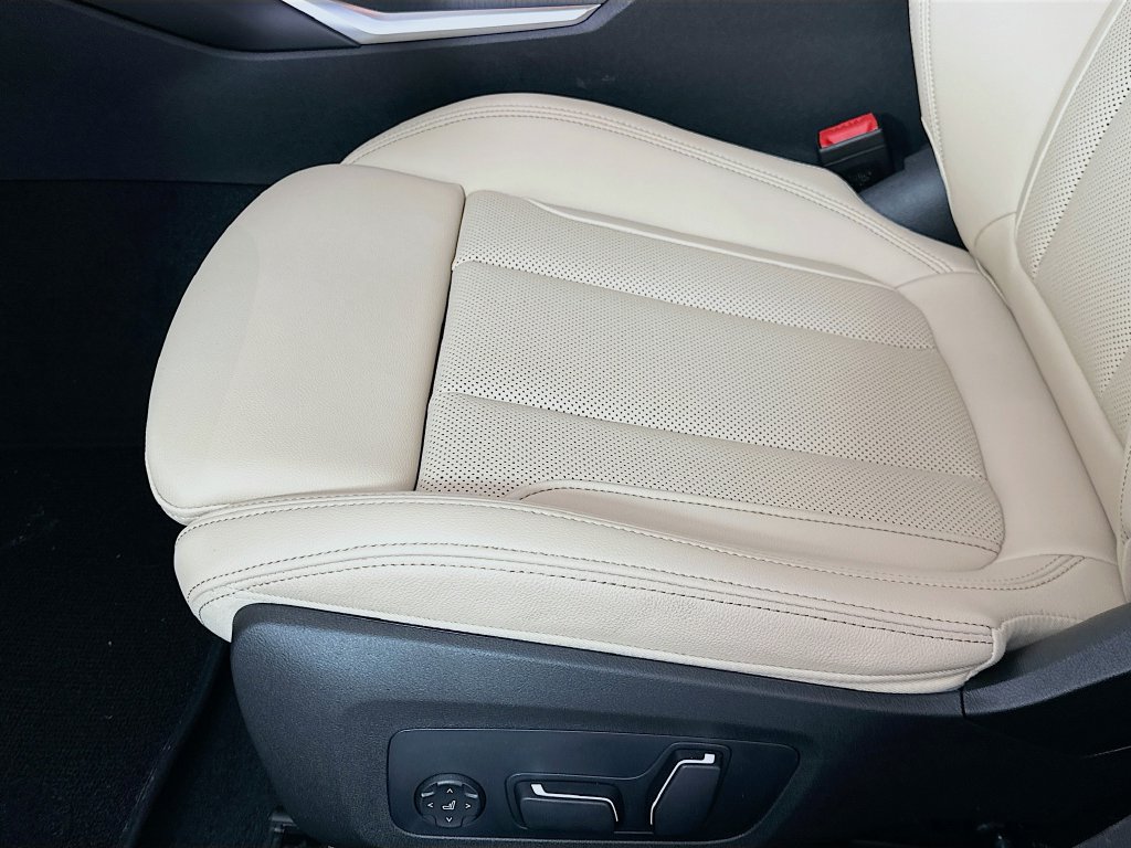 Used 2026 BMW 330i Sedan w/ Convenience Package RWD image 21