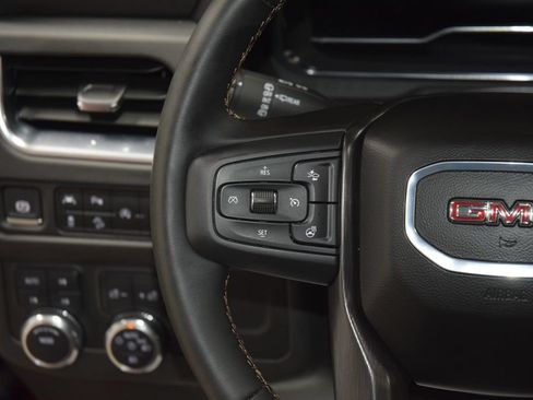 Used 2024 GMC Yukon AT4 AWD/4WD image 39