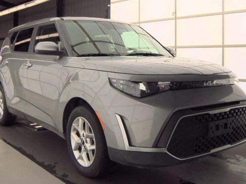 Used 2025 Kia Soul LX w/ LX Technology Package FWD image 3