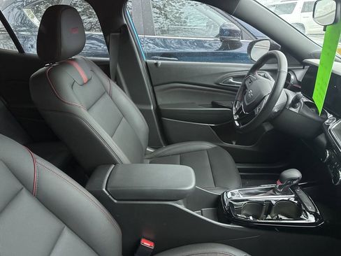 Used 2025 Chevrolet Trax RS w/ Driver Confidence Package image 3