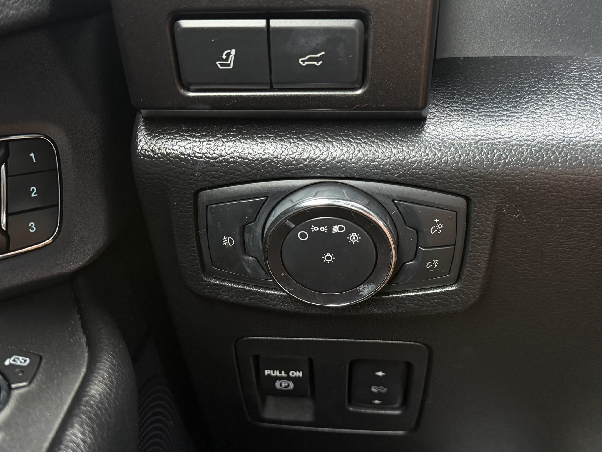Used 2019 Ford Expedition Limited w/ Equipment Group 302A AWD/4WD image 23