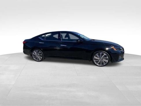 New 2025 Nissan Sentra SV image 2