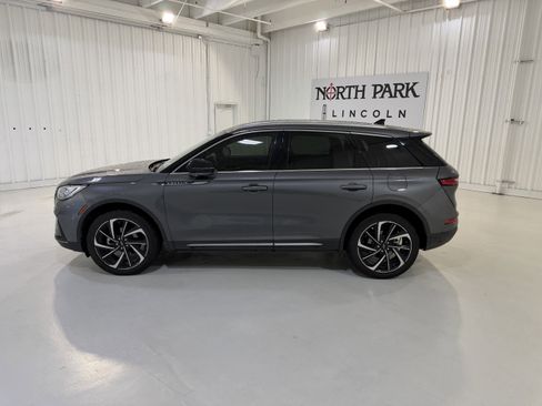 Used 2024 Lincoln Corsair Reserve w/ Equipment Group 201A FWD image 2