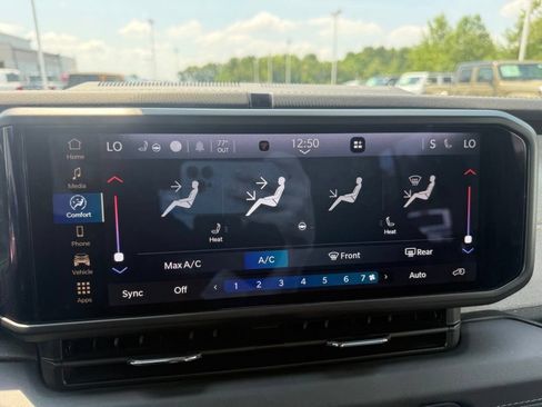 Used 2025 Jeep Wrangler Unlimited Sahara AWD/4WD image 24