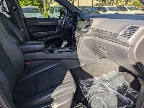 Used 2022 Jeep Grand Cherokee Laredo X image 9