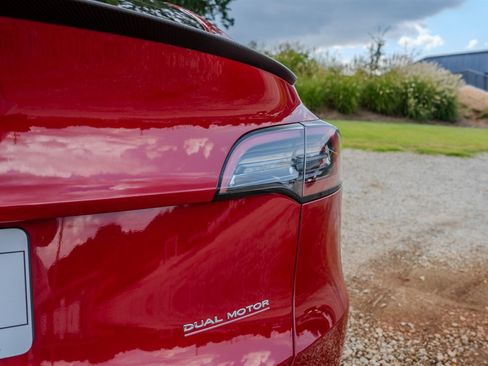 Used 2022 Tesla Model Y Performance AWD/4WD image 11