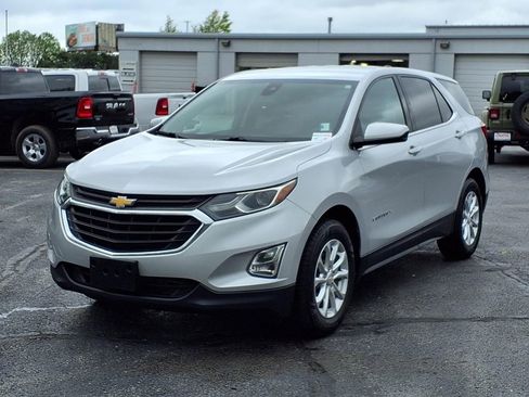 Used 2020 Chevrolet Equinox LT FWD image 2
