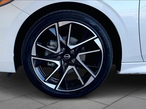 Used 2024 Nissan Sentra SR image 11