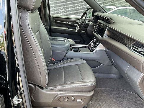 Used 2022 GMC Yukon Denali w/ Denali Premium Package AWD/4WD image 23