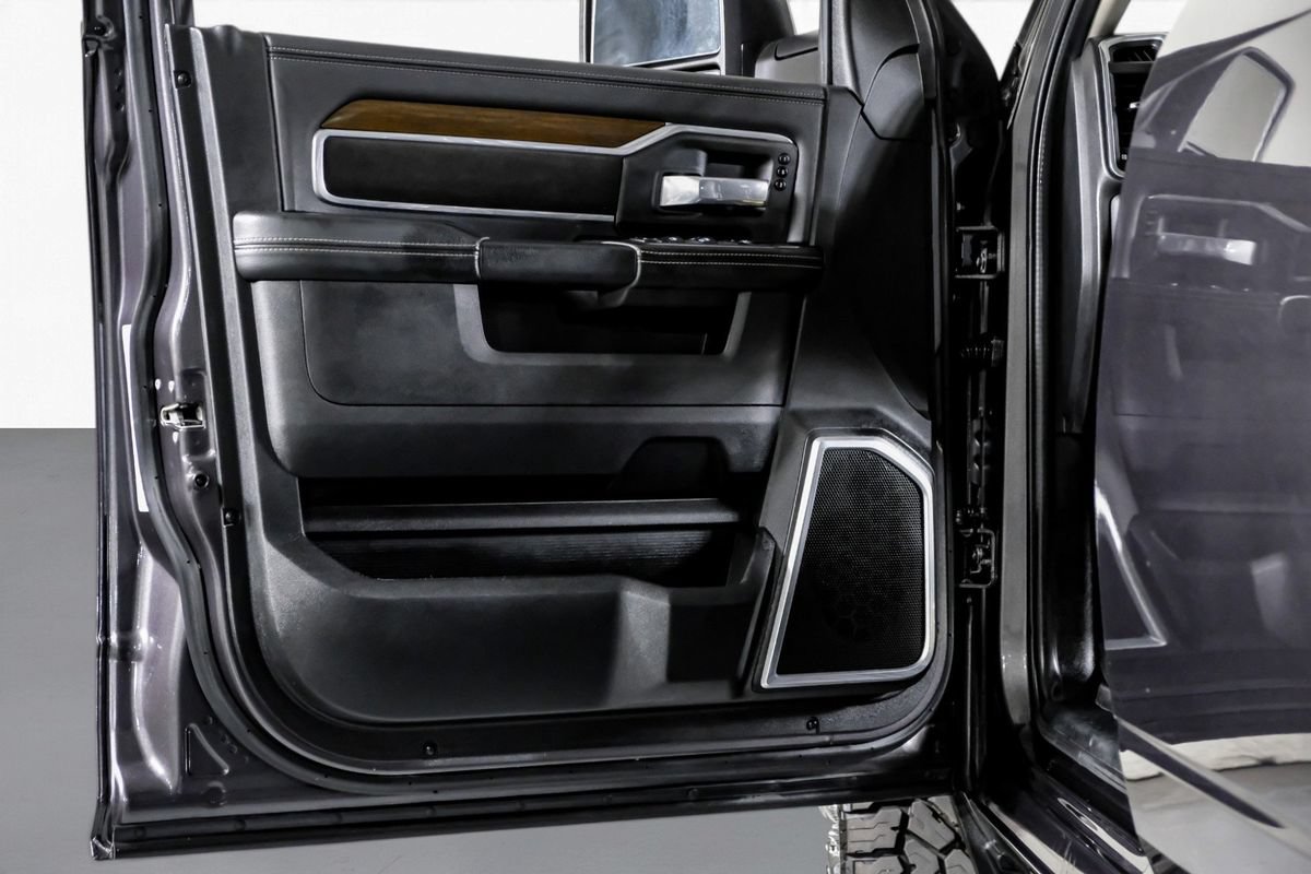 Used 2024 RAM 3500 Laramie AWD/4WD image 33