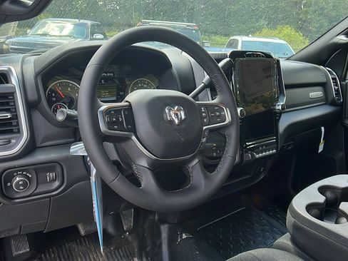 New 2025 RAM 5500 4x4 Regular Cab image 18