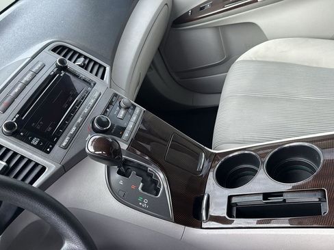 Used 2012 Toyota Venza LE w/ LE Convenience Pkg image 21