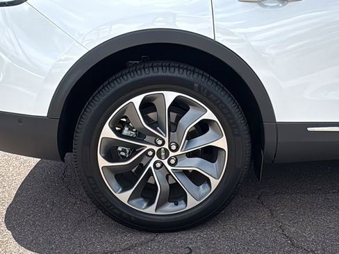 Used 2022 Lincoln Nautilus Reserve AWD/4WD image 27