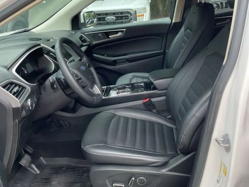 Used 2019 Ford Edge SEL w/ Equipment Group 201A AWD/4WD image 2