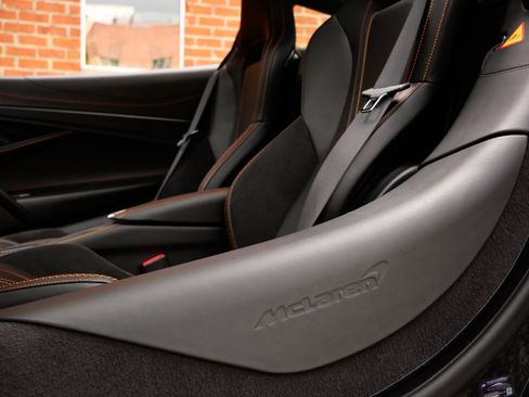 Used 2025 McLaren 750S RWD image 21