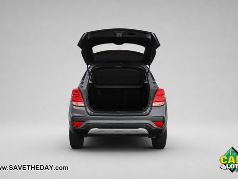 Used 2022 Chevrolet Trax LT w/ LT Convenience Package AWD/4WD image 12