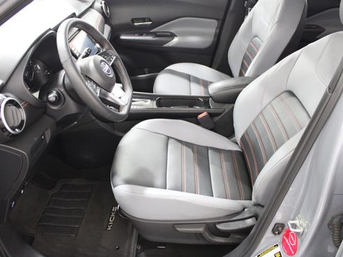 Used 2023 Nissan Kicks SR w/ SR Premium Package FWD image 5