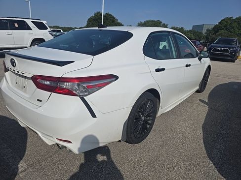 Used 2019 Toyota Camry SE FWD image 5