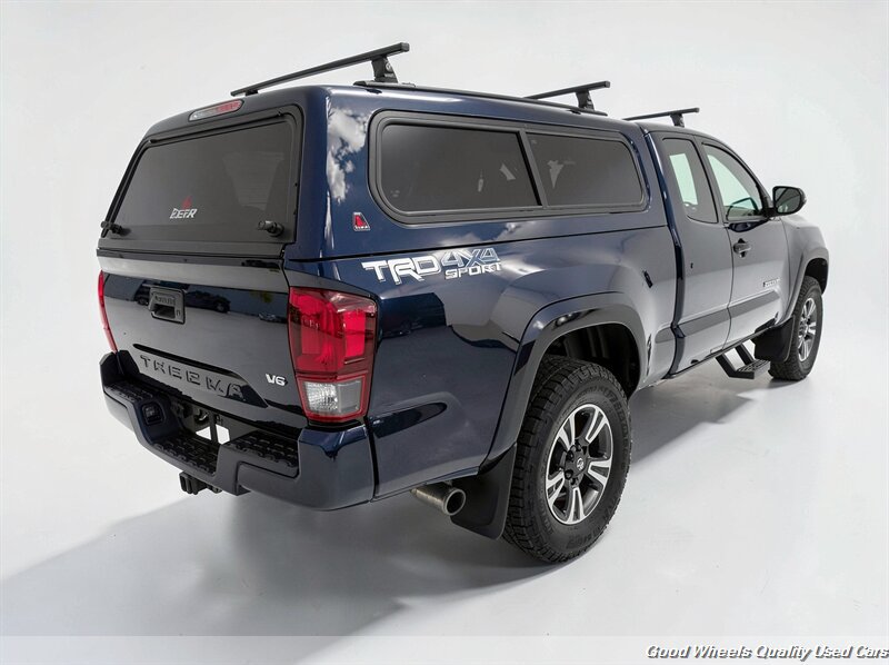 Used 2018 Toyota Tacoma TRD Sport AWD/4WD image 5