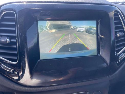 Used 2020 Jeep Compass Latitude FWD image 18