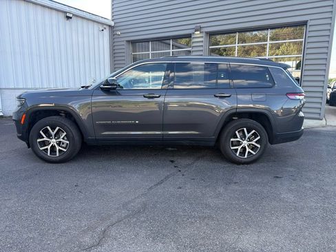 Used 2023 Jeep Grand Cherokee L Limited AWD/4WD image 2