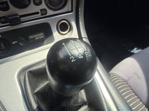 Used 2005 MAZDA MX-5 Miata RWD image 20