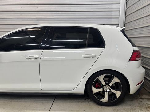 Used 2018 Volkswagen GTI SE FWD image 5