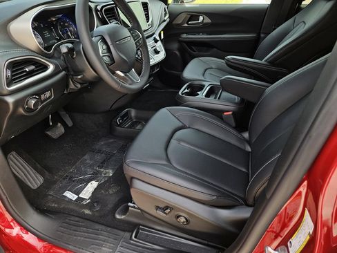 New 2027 Chrysler Pacifica Select FWD image 14
