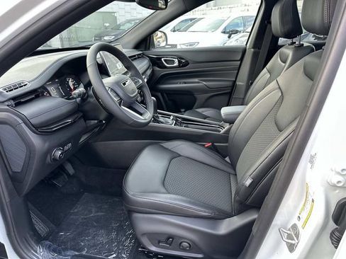 New 2026 Jeep Compass Latitude w/ Sun and Sound Group AWD/4WD image 9