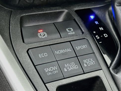 Used 2023 Toyota RAV4 XLE AWD/4WD image 25