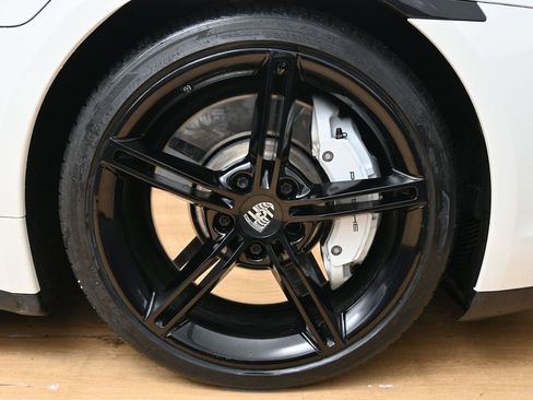 Used 2021 Porsche Taycan image 13