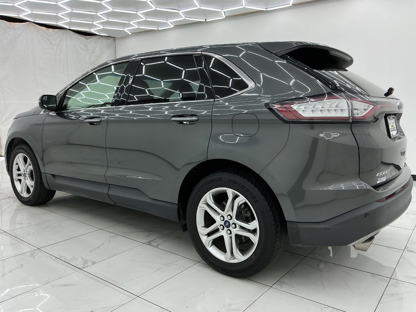 Used 2018 Ford Edge Titanium w/ Technology Package FWD image 12