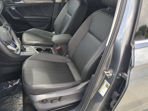Certified 2023 Volkswagen Tiguan SE FWD image 19