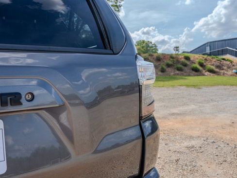 Used 2016 Toyota 4Runner SR5 Premium image 11