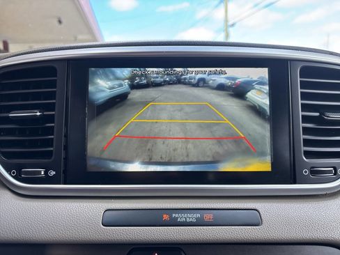 Used 2021 Kia Sportage LX image 12