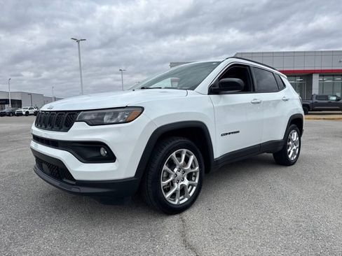 Used 2023 Jeep Compass Latitude w/ Sun and Sound Group image 2