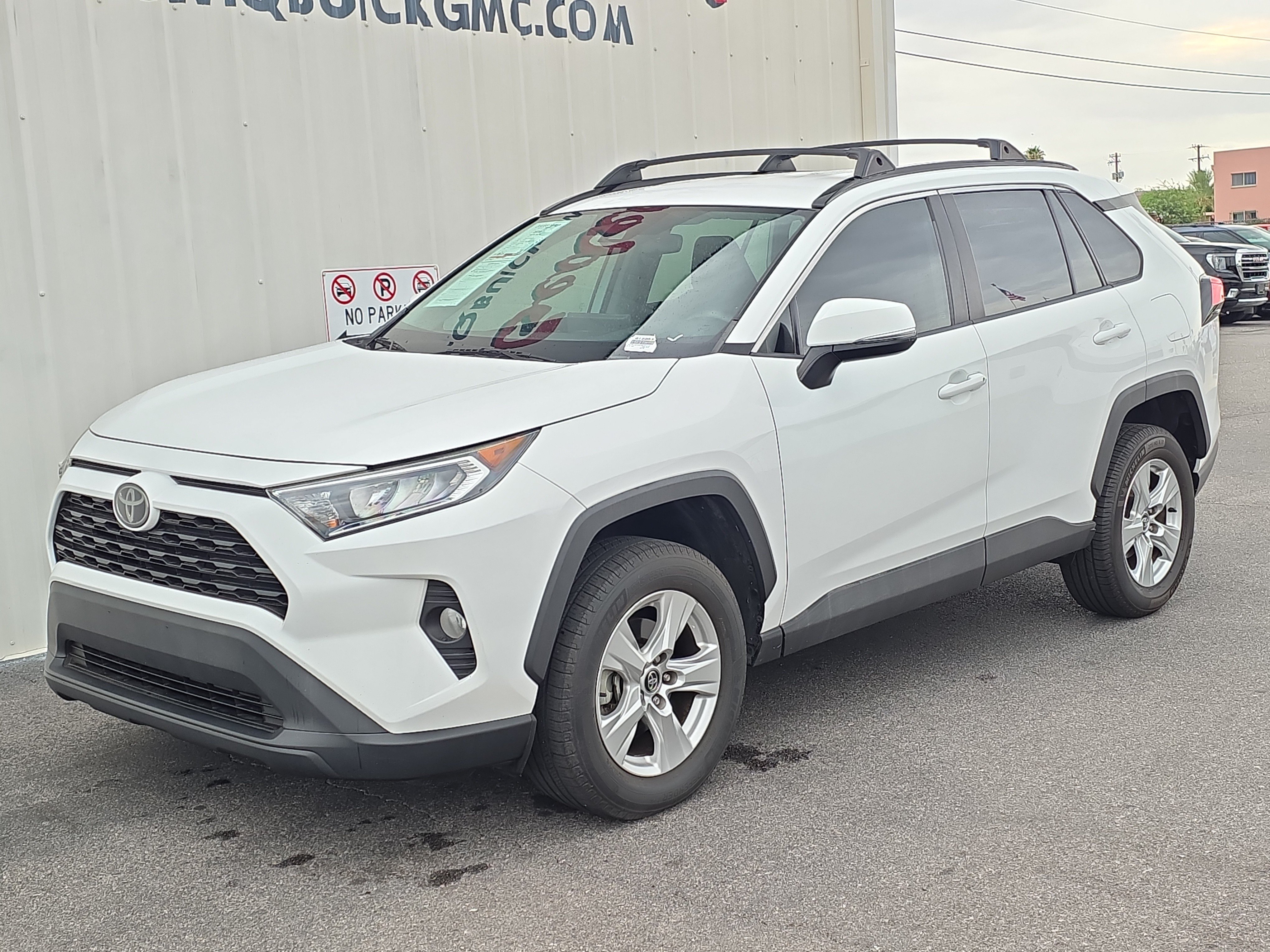 Used 2020 Toyota RAV4 XLE FWD image 3