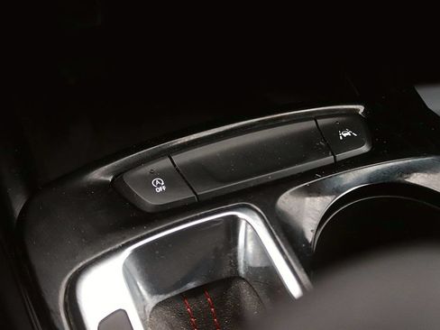 Used 2025 Chevrolet Trax RS w/ Sunroof Package FWD image 22