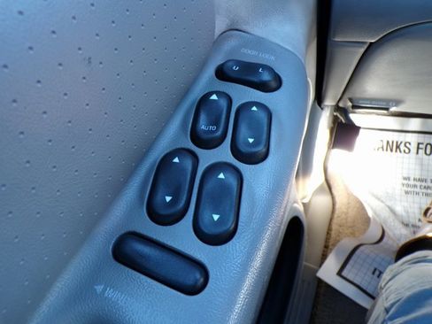 Used 1998 Ford Explorer Limited image 17