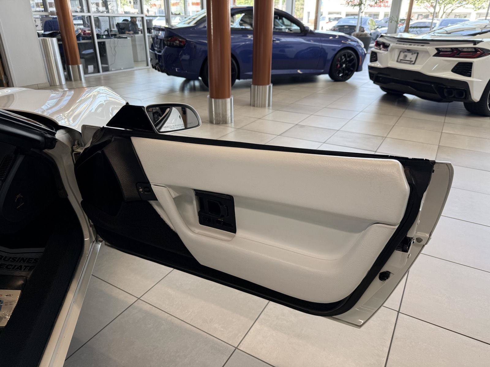 Used 1993 Chevrolet Corvette Convertible RWD image 30