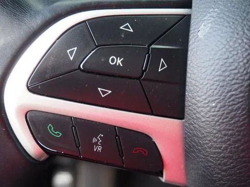 Used 2015 Dodge Charger SXT RWD image 10
