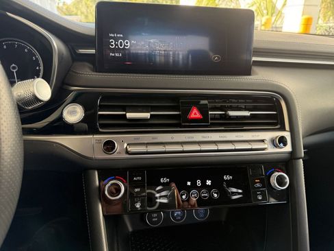 Used 2025 Genesis G70 2.5T image 20