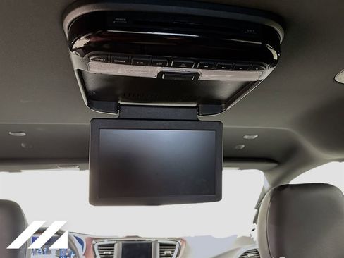 Used 2020 Chrysler Pacifica Touring-L FWD image 26