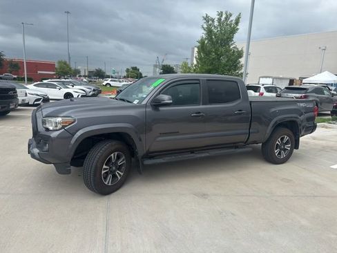 Used 2018 Toyota Tacoma TRD Sport AWD/4WD image 7