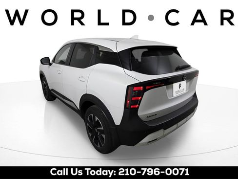 Used 2025 Nissan Kicks SV image 5