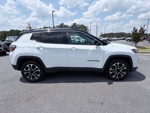 Used 2022 Jeep Compass Limited image 4